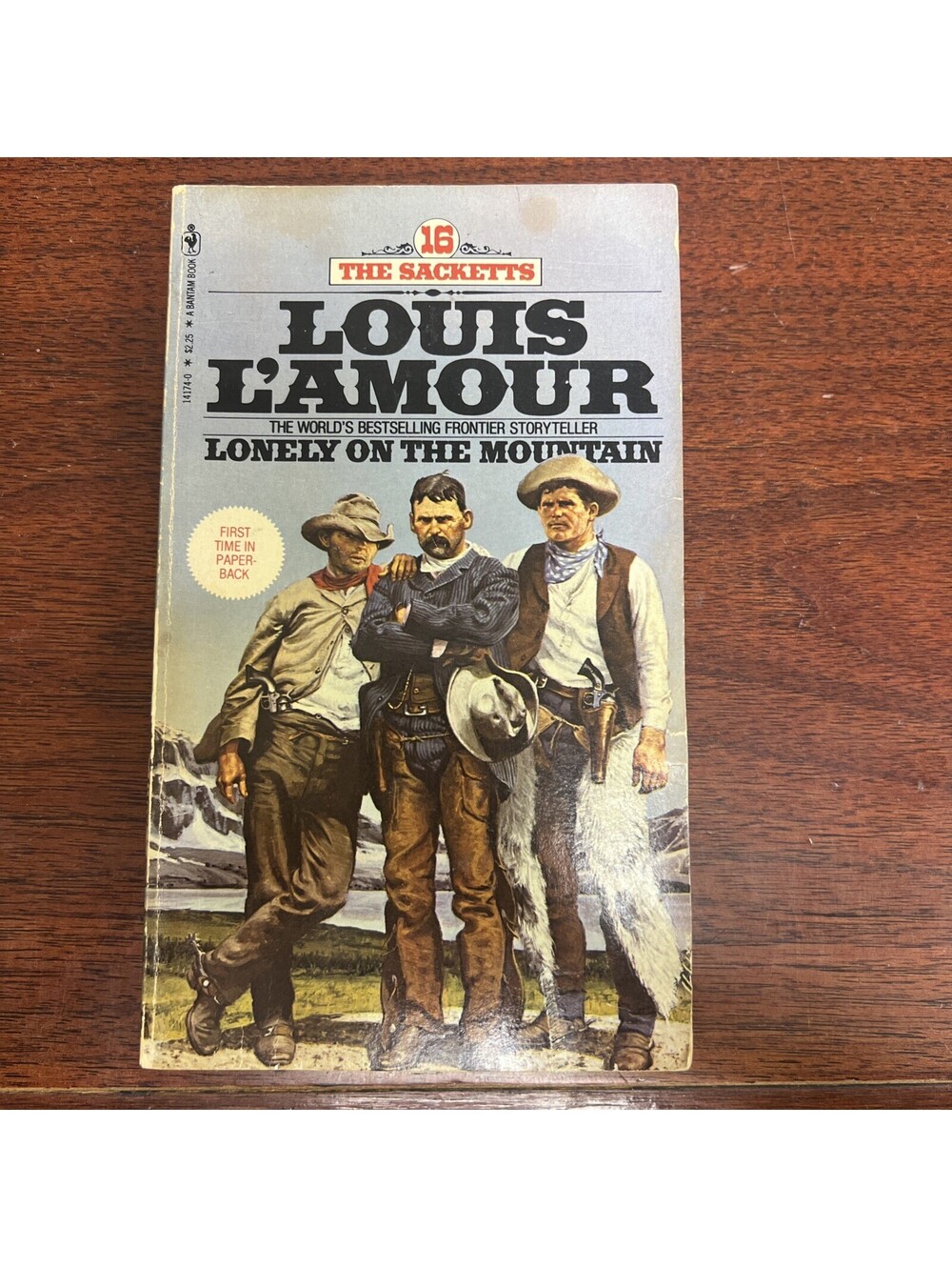 Lonely On the Mountain (The Sacketts, 16) - Mass Market Paperback - VERY GOOD